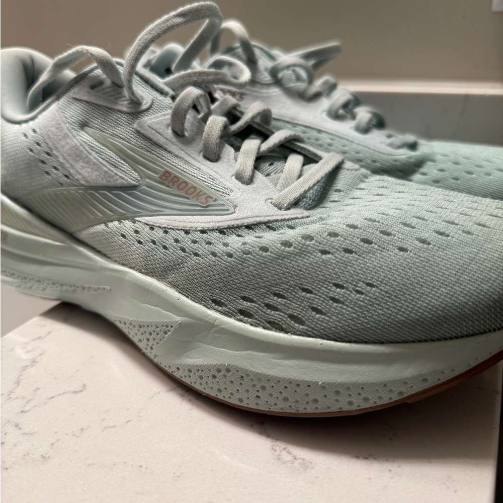 Brooks Adrenaline gps women’s sz 9 teal
